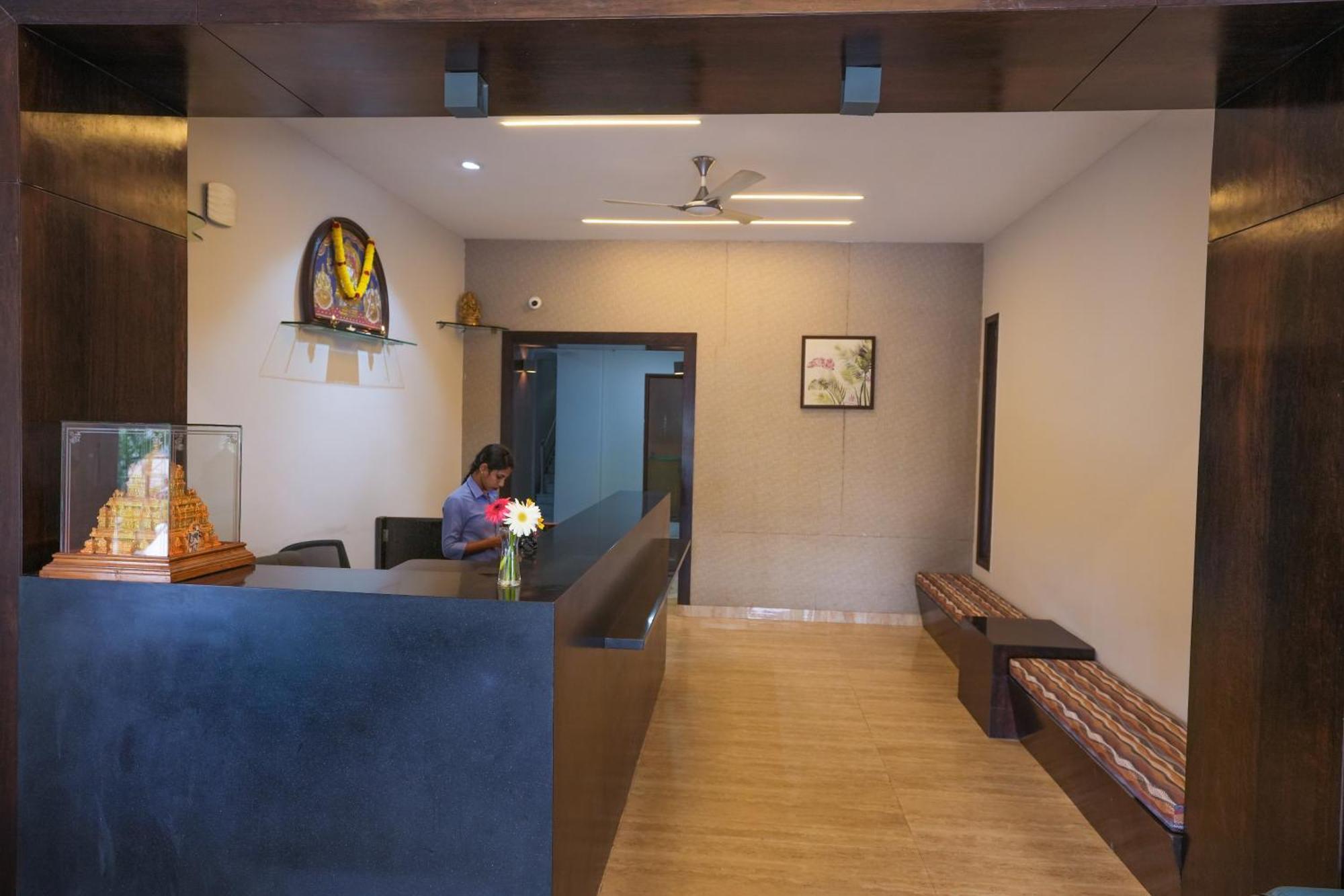 Vaishnavi Residency Hotel Bangalore Exterior photo