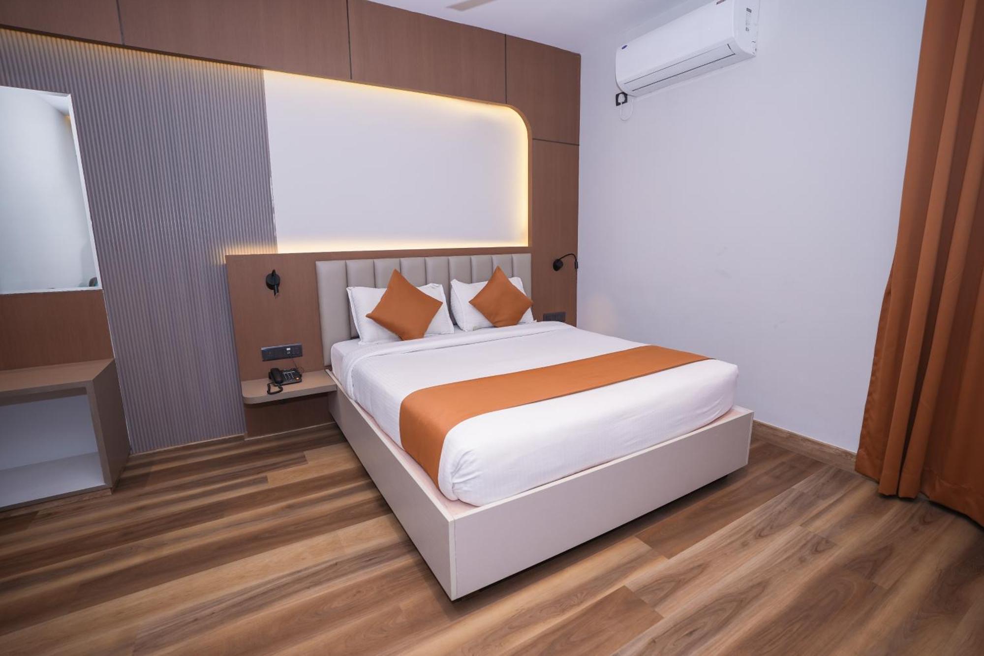 Vaishnavi Residency Hotel Bangalore Exterior photo
