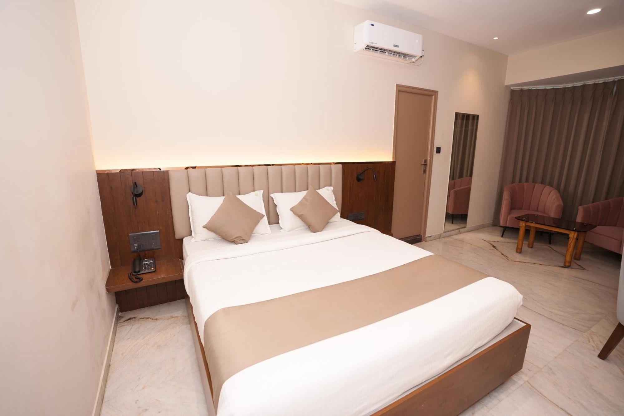 Vaishnavi Residency Hotel Bangalore Exterior photo